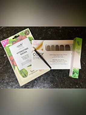 RETIRED Color Street Set (Hand-Me-Dots)